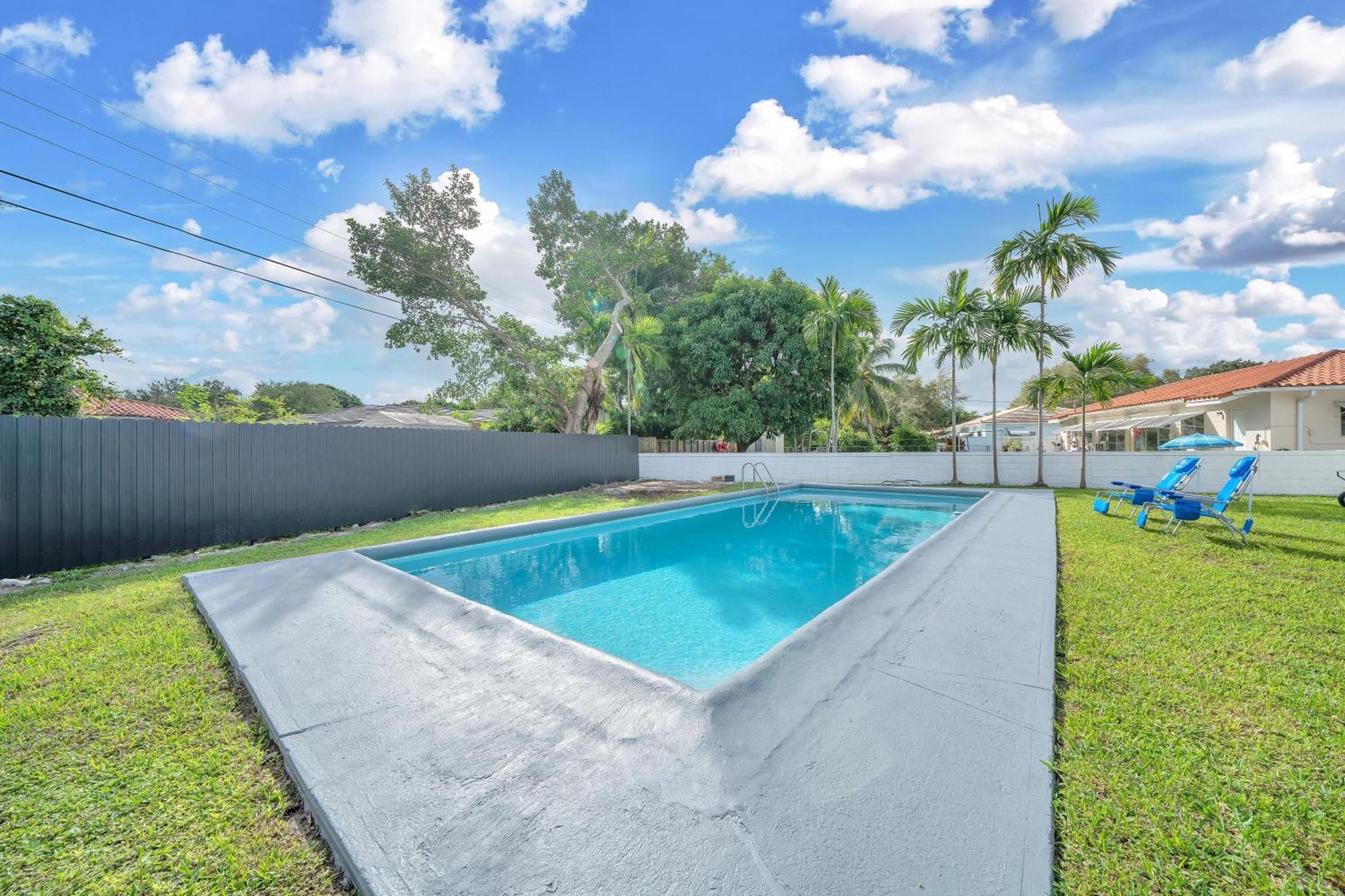 Biscayne Park 2 1 - Renovated Duplex W Poolヴィラ エクステリア 写真